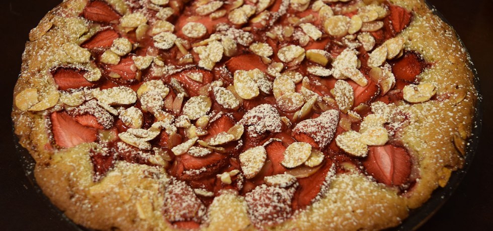 Strawberry Blondie Pie Bar Cookie