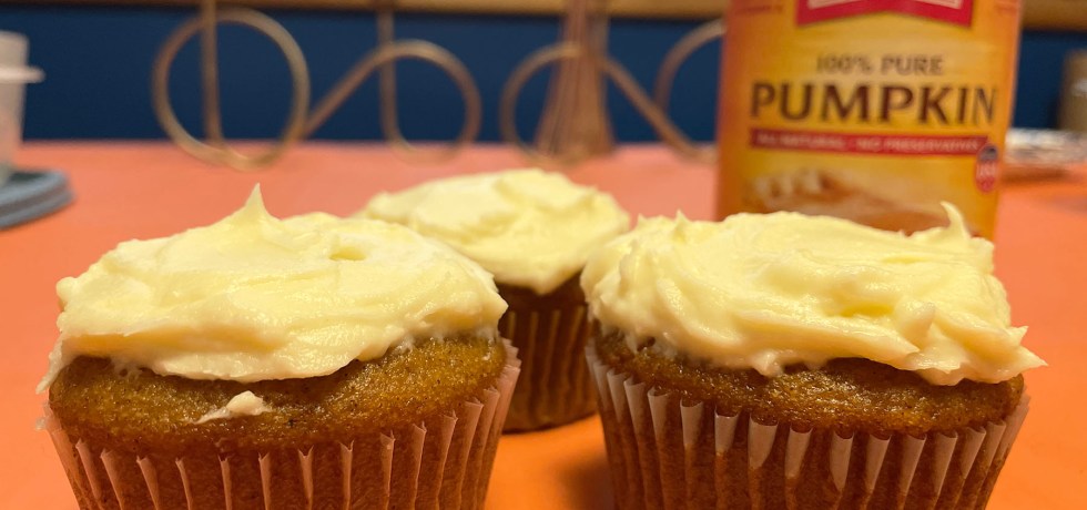 pumpkin cupcakes with cream cheese frosting